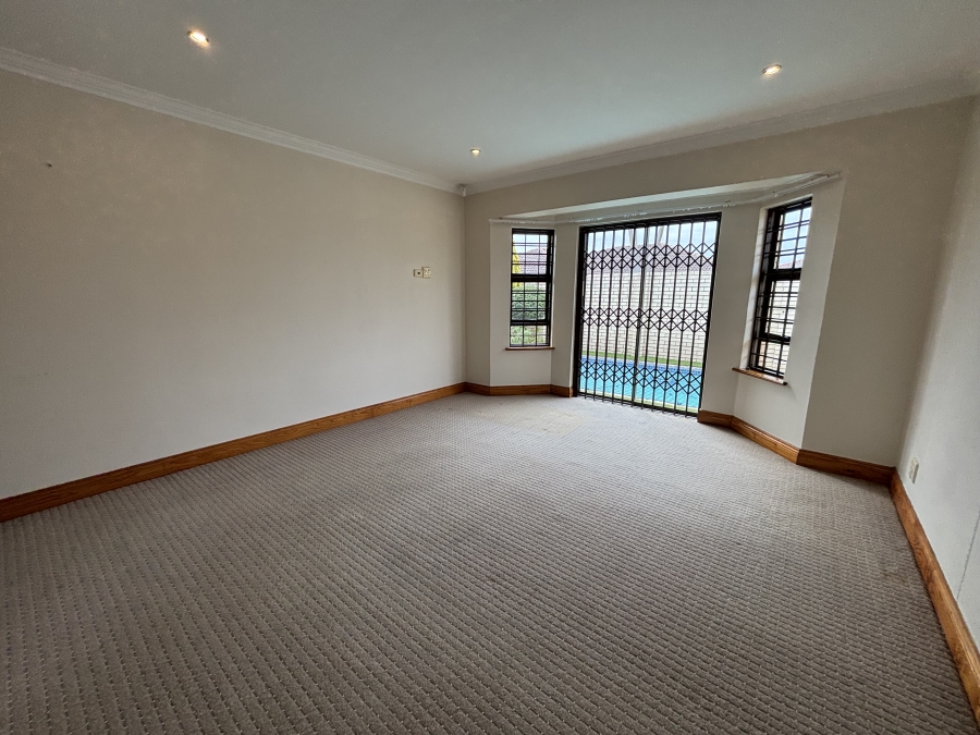 To Let 4 Bedroom Property for Rent in Summerstrand Eastern Cape